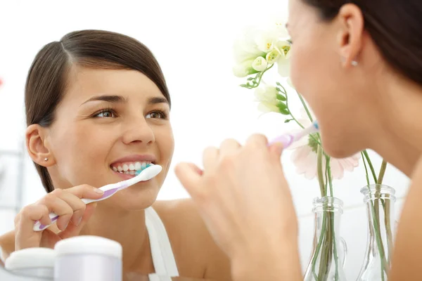 Полірування зубів — стокове фото