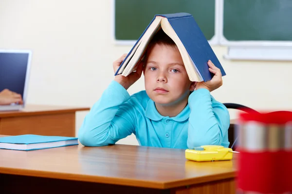 Menino com livro — Fotografia de Stock