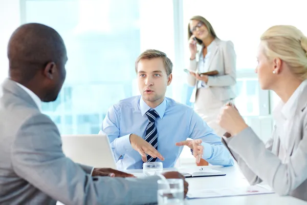 Boss speaking — Stock Photo, Image