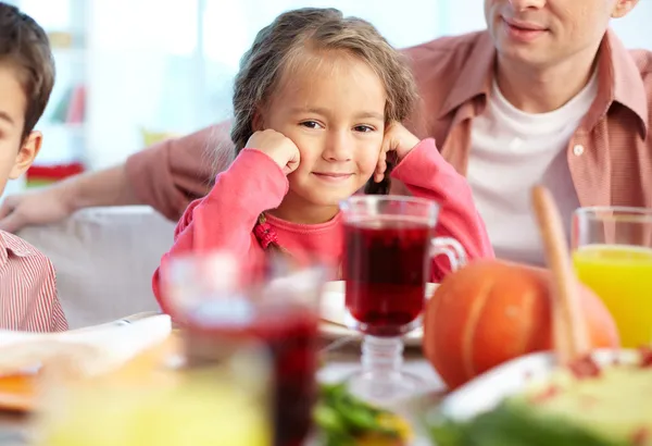 Schattig meisje — Stockfoto