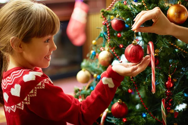 Tannenbaum schmücken Stockbild