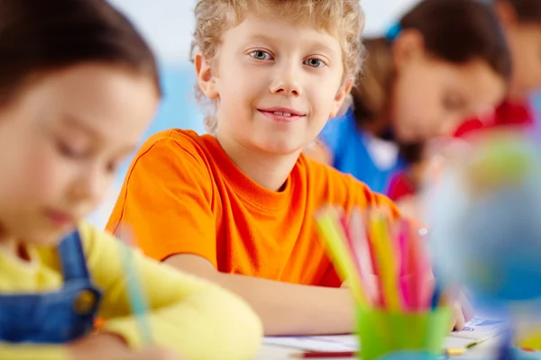 Schooljongen op Les — Stockfoto