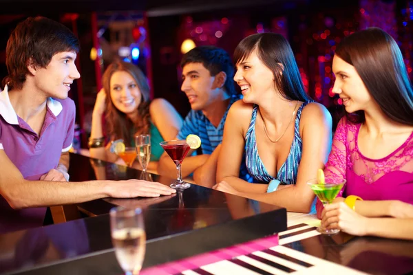 Friends in bar — Stock Photo, Image