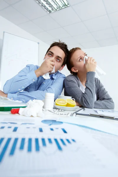 Kranke Büroangestellte — Stockfoto