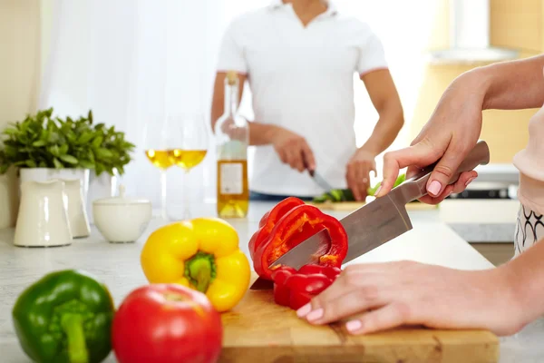 Cutting pepper — Stock Photo, Image