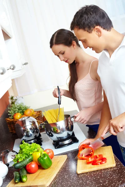 Cooking pasta — Stock Photo, Image