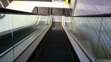 merdivenlerden aşağı