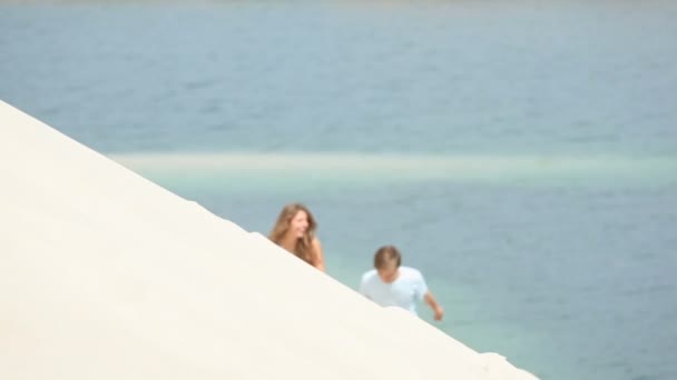 На пляже — стоковое видео