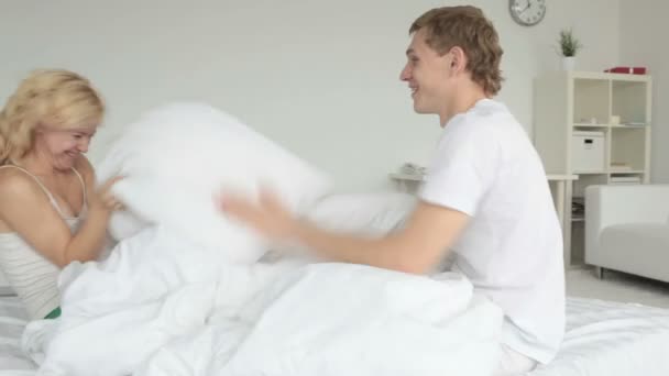침대 싸움 — 비디오