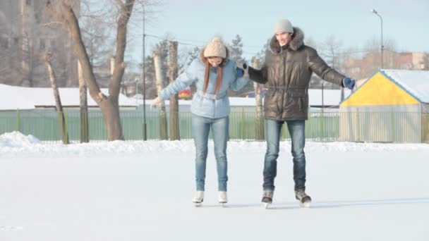 Leren schaatsen — Stockvideo