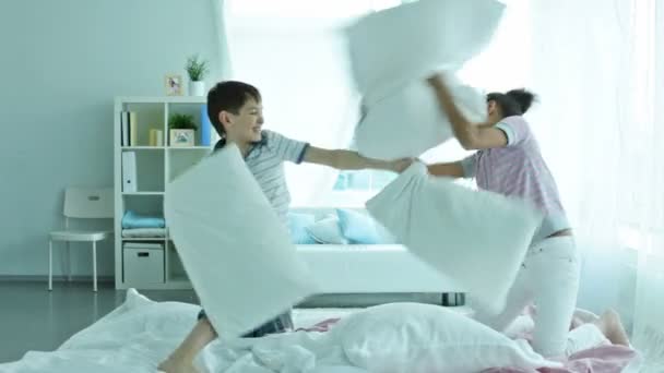 Pillow wrestling — Stock Video