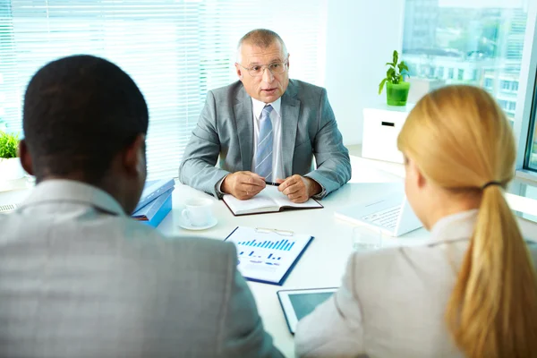 Jefe hablando. — Foto de Stock