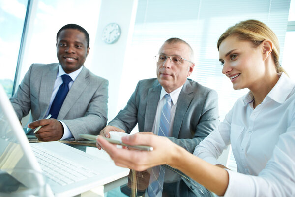 Указание на ноутбук
