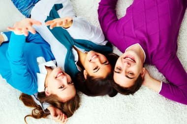 kendinden geçmiş gençler