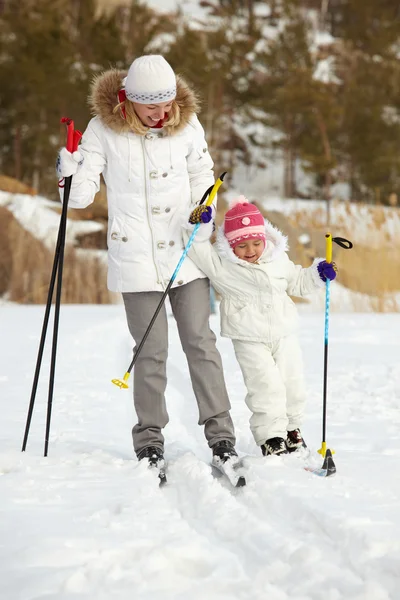 Skiing together — Stock Photo, Image