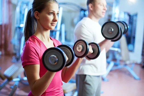 Training mit Kurzhanteln — Stockfoto