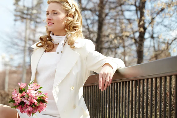 Woman in park — Stock Photo, Image