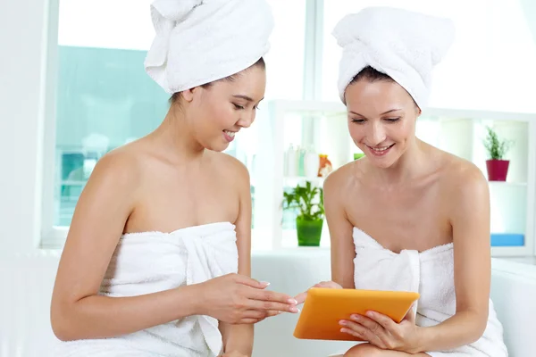 Networking in spa salon — Stock Photo, Image