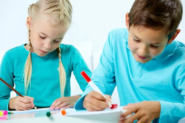 Huiswerk met vriend — Stockfoto