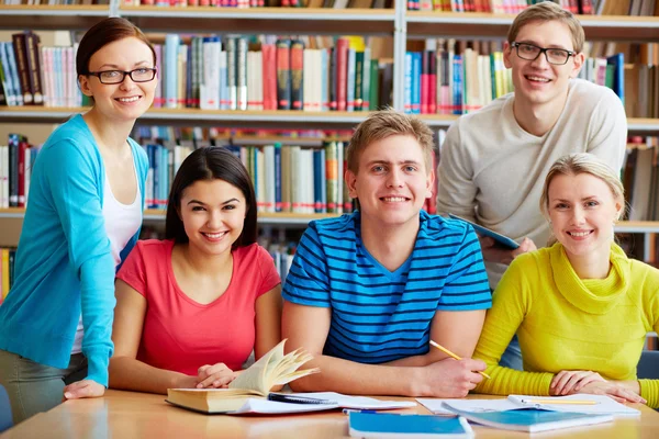 Grupo de estudantes — Fotografia de Stock