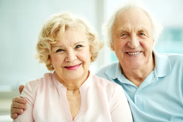 Idosos felizes — Fotografia de Stock