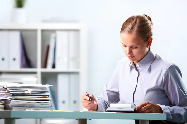 Boekhouder op het werk — Stockfoto