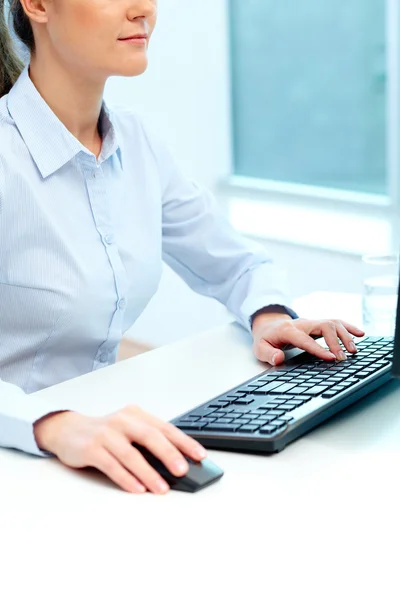 Typing female — Stock Photo, Image