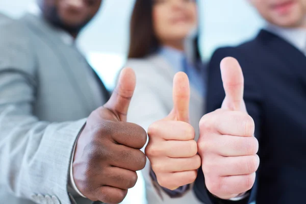 Showing thumbs up — Stock Photo, Image