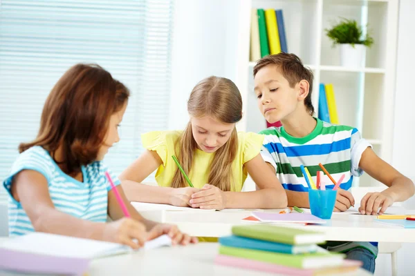 Schoolchildren drawing — Stock Photo, Image