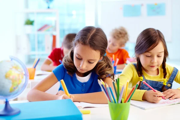 Konzentrierte Schüler — Stockfoto