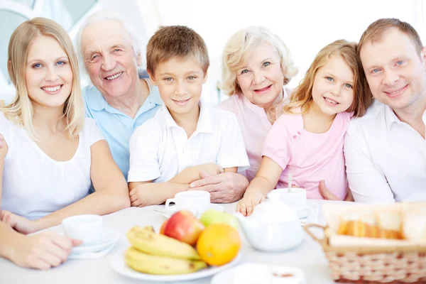 Famiglia a cena — Foto Stock