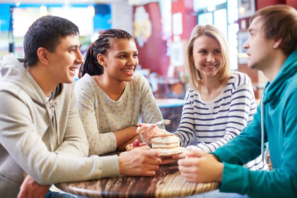 Freunde im Café — Stockfoto