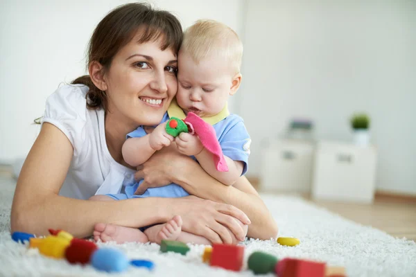 Feliz madre. — Foto de Stock