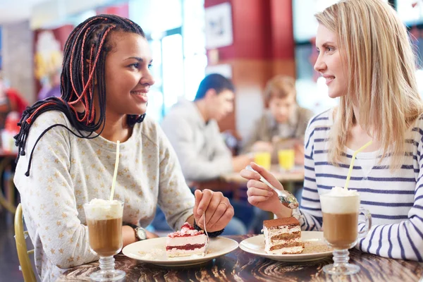 Girls talking — Stock Photo, Image