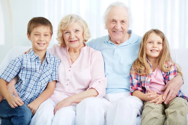 Seniors and youngsters — Stock Photo, Image
