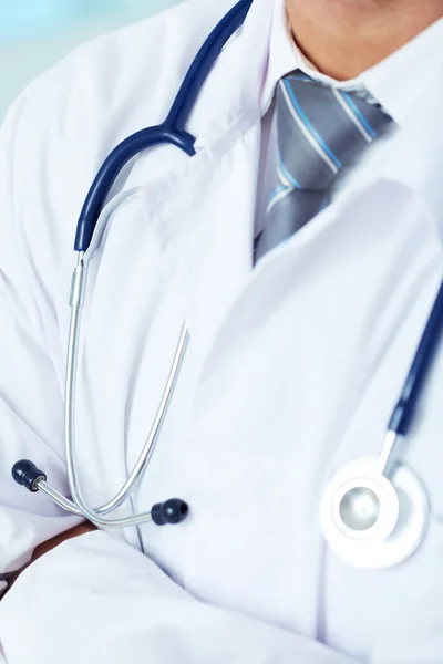 Doctor crossing arms — Stock Photo, Image