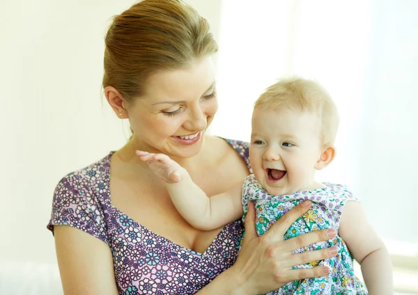 Mujer con bebé —  Fotos de Stock