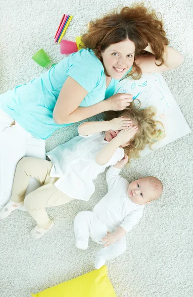 Familia juguetona —  Fotos de Stock