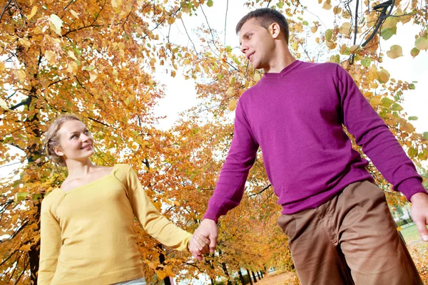 Walking in autumn — Stock Photo, Image