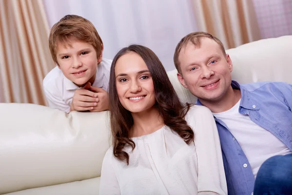 Glückliche Familie — Stockfoto