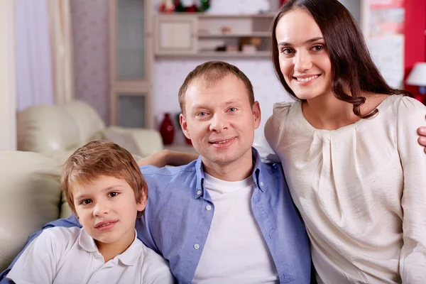 Tříčlennou rodinu — Stock fotografie