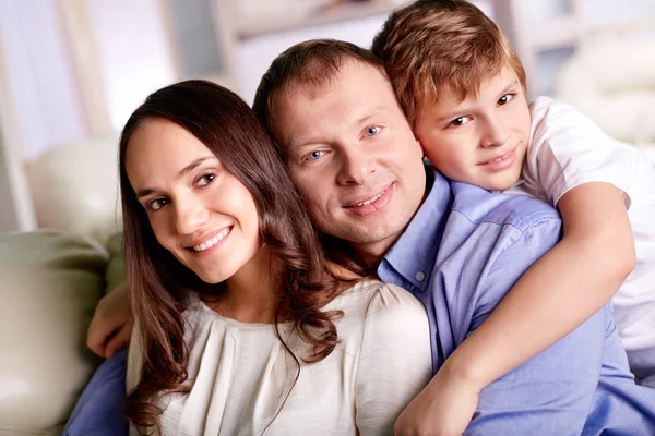 Dreiköpfige Familie — Stockfoto