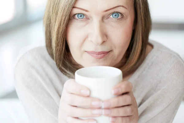 Volwassen vrouw — Stockfoto