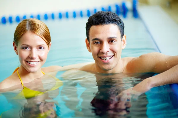 Couple of swimmers — Stock Photo, Image