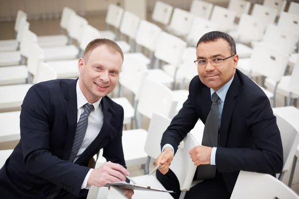 Geschäftsleute arbeiten — Stockfoto