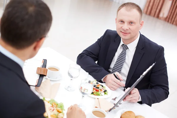 Trabalhar ao almoço — Fotografia de Stock