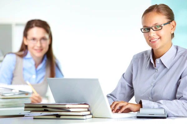 Happy office worker — Stock Photo, Image