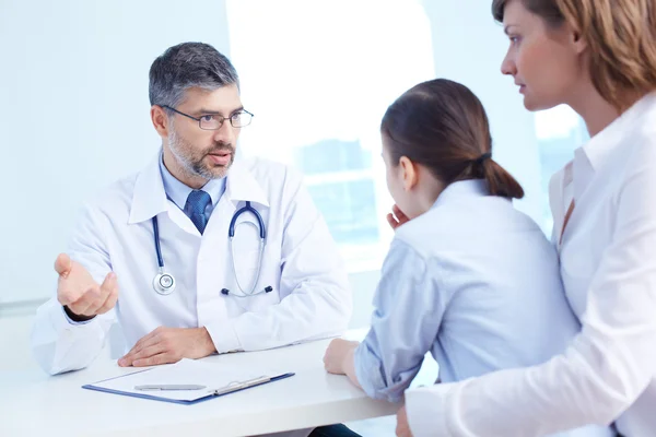 Consulting patient — Stock Photo, Image