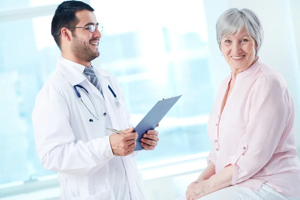 Happy patient in hospital — Stock Photo, Image