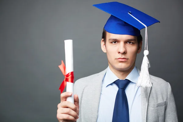 Een afgestudeerde student uit — Stockfoto